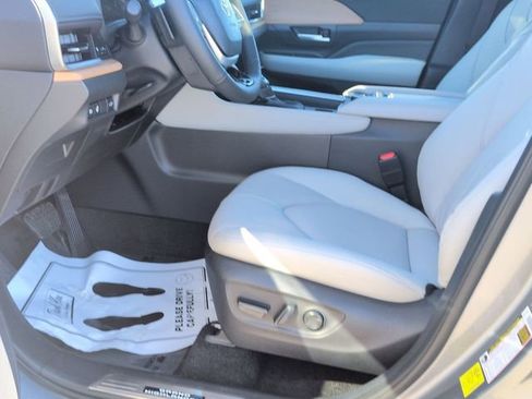 Certified 2026 Toyota Grand Highlander Platinum image 13