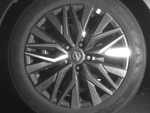 Used 2025 Nissan Altima 2.5 SV FWD image 12
