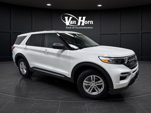 Used 2023 Ford Explorer XLT AWD/4WD image 40