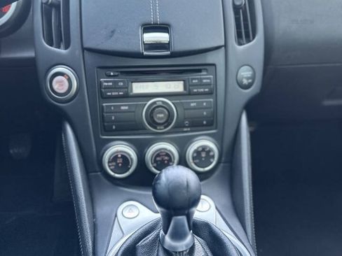 Used 2014 Nissan 370Z Coupe RWD image 20