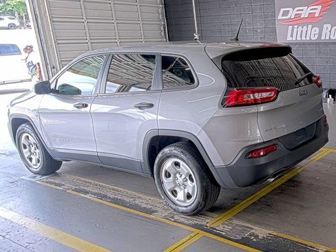 Used 2017 Jeep Cherokee Sport AWD/4WD image 6