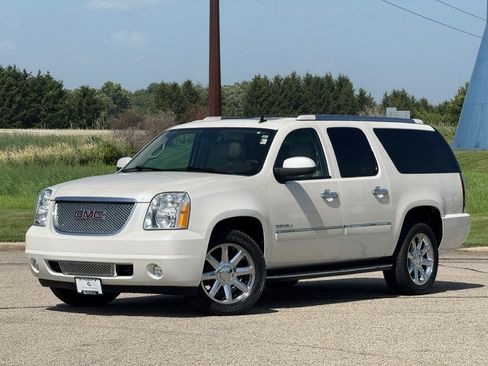 Used 2010 GMC Yukon XL Denali AWD/4WD image 2