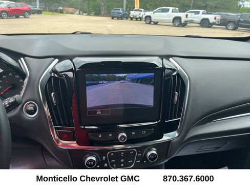 Used 2023 Chevrolet Traverse LT FWD image 17