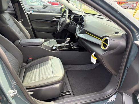 New 2026 Chevrolet Trax LT w/ Sunroof Package FWD image 19
