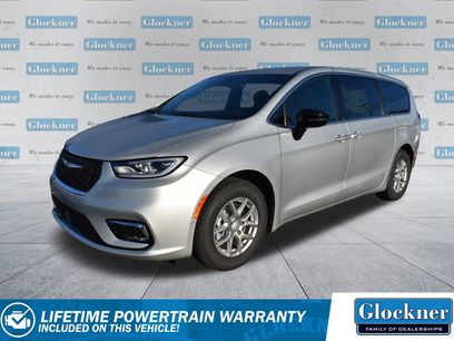 New 2026 Chrysler Pacifica Select