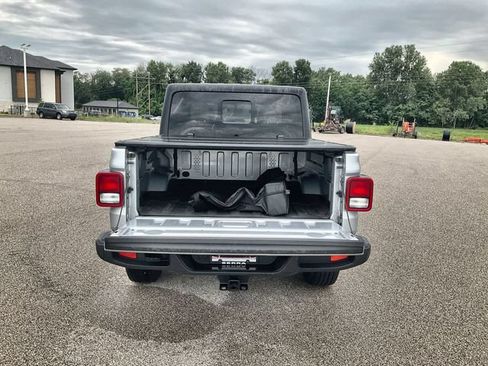 Used 2022 Jeep Gladiator Overland w/ Cold Weather Group AWD/4WD image 30