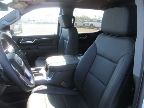 New 2026 GMC Sierra 1500 SLT image 13