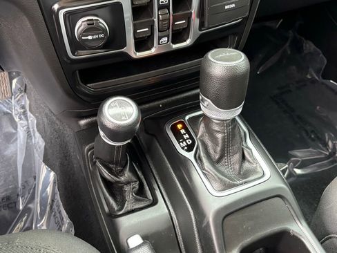 Used 2022 Jeep Gladiator Willys image 20