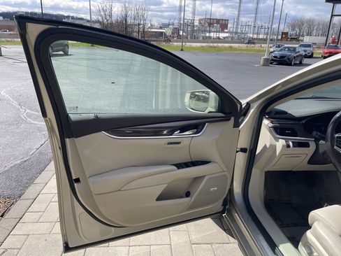 Used 2014 Cadillac XTS Luxury w/ Driver Awareness Package image 16