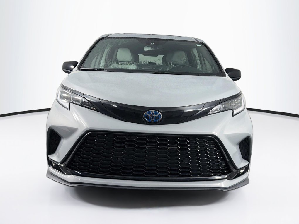 Used 2025 Toyota Sienna XSE w/ XSE Plus Package FWD image 2