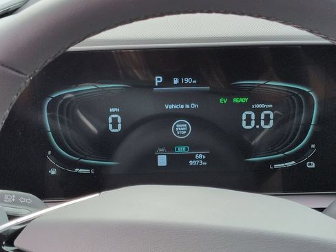 Used 2025 Kia Niro EX FWD image 12