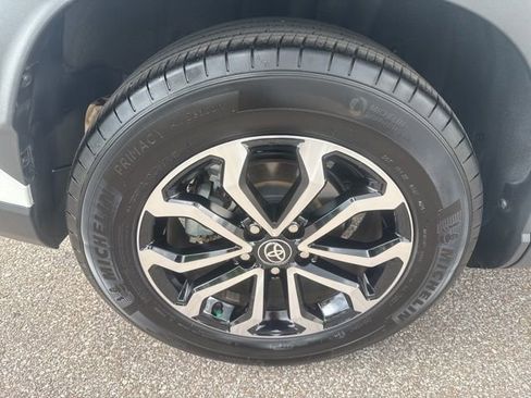 Used 2025 Toyota Corolla Cross AWD Hybrid image 14