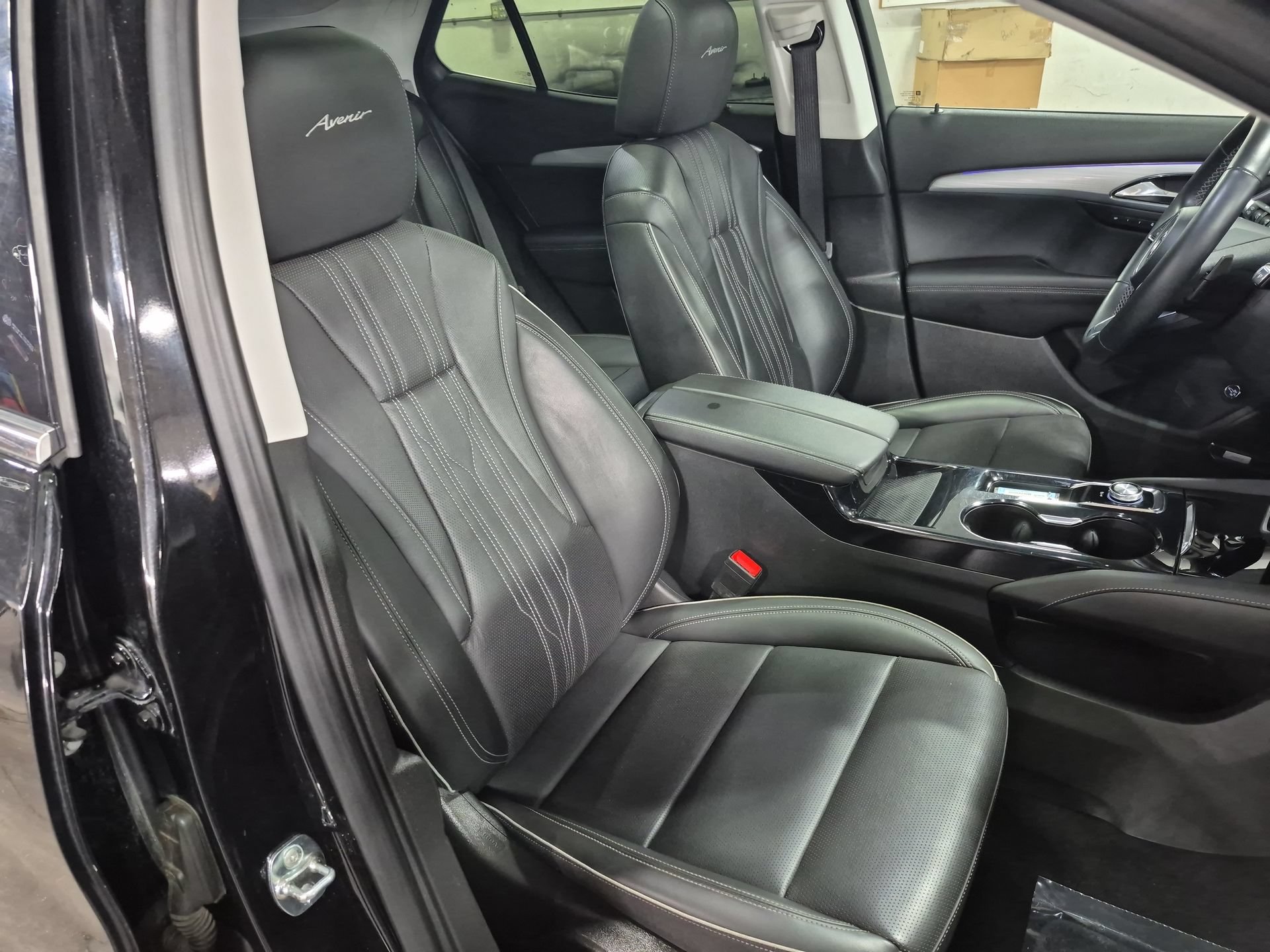 Used 2024 Buick Envision Avenir AWD/4WD image 30