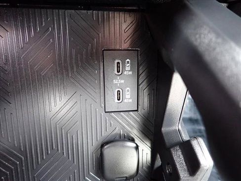 Used 2025 Toyota Tacoma SR5 AWD/4WD image 16