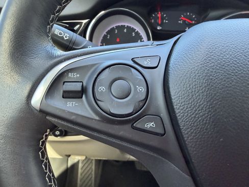 Used 2020 Buick Regal Preferred image 24