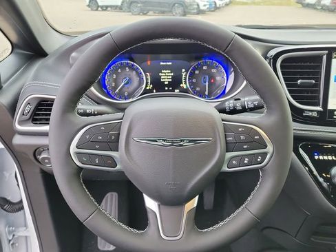 New 2026 Chrysler Pacifica Select image 9