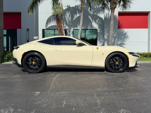 Used 2022 Ferrari Roma RWD image 2