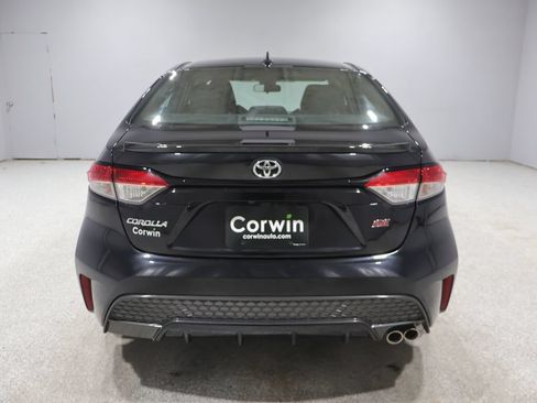 Used 2021 Toyota Corolla SE w/ SE Premium Package FWD image 3