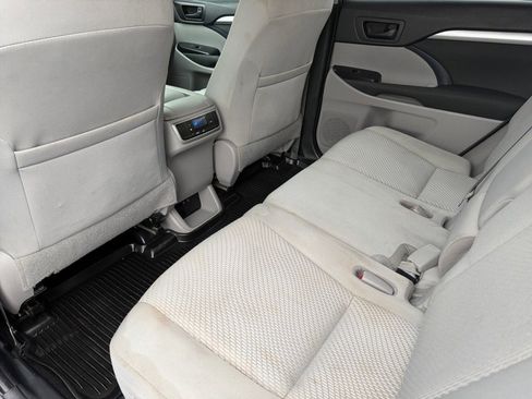 Used 2019 Toyota Highlander LE image 13