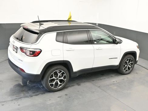 Used 2025 Jeep Compass Limited image 44