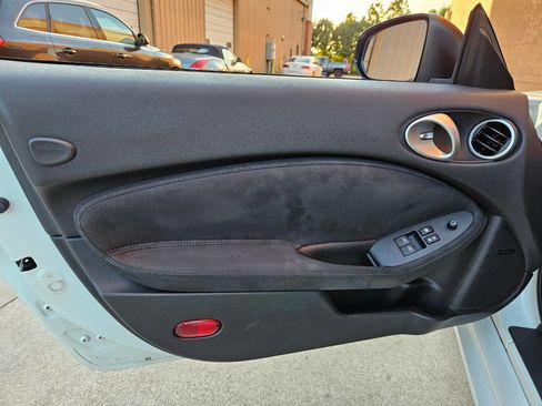 Used 2010 Nissan 370Z Touring image 12