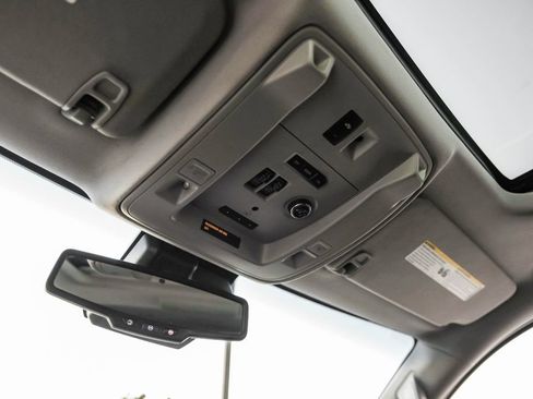 Used 2015 Cadillac Escalade Luxury image 30