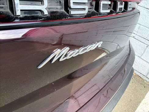 Certified 2023 Porsche Macan AWD/4WD image 33