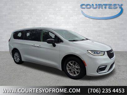 Used 2024 Chrysler Pacifica Touring-L
