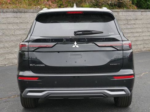 Used 2025 Mitsubishi Outlander AWD image 5