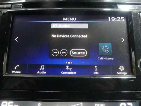 Used 2019 Nissan Rogue SV image 40