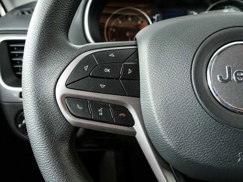 Used 2019 Jeep Cherokee Latitude w/ Popular Appearance Group FWD image 10