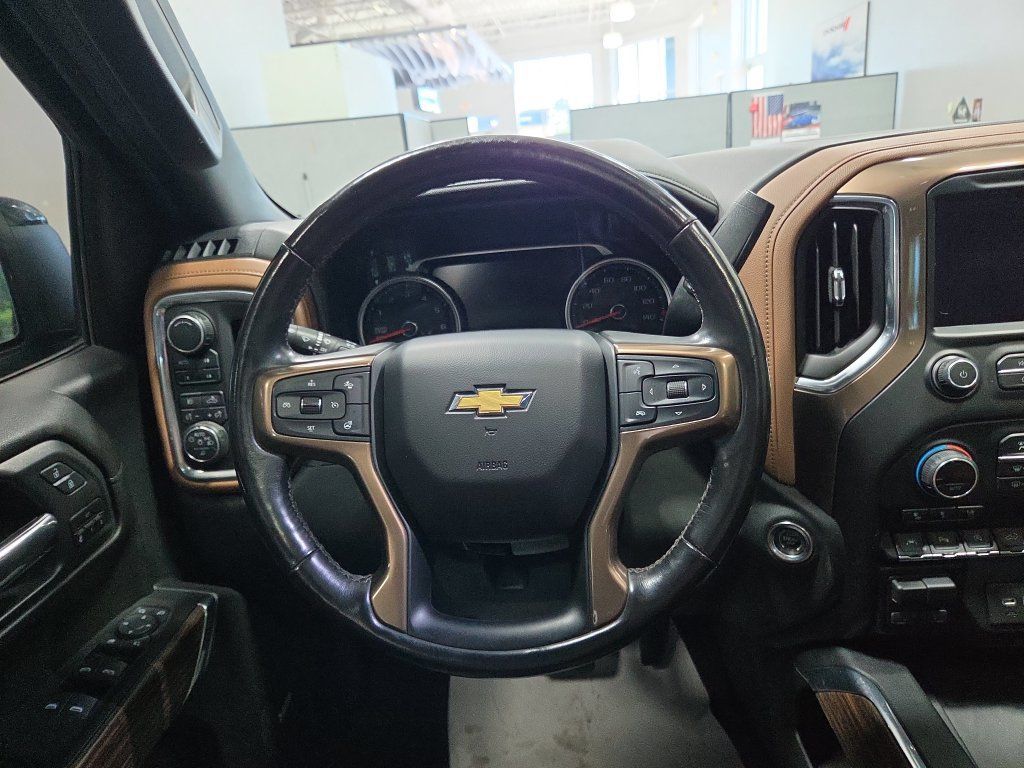 Used 2019 Chevrolet Silverado 1500 High Country w/ Technology Package AWD/4WD image 33
