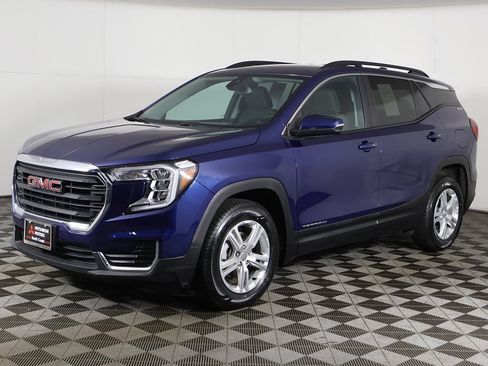 Used 2022 GMC Terrain SLE w/ Driver Convenience Package image 6