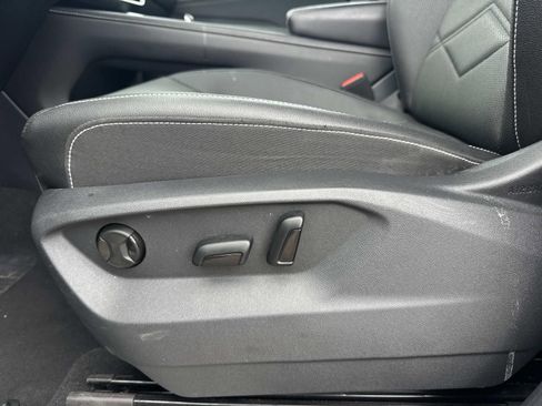 Used 2025 Volkswagen Atlas SE image 16