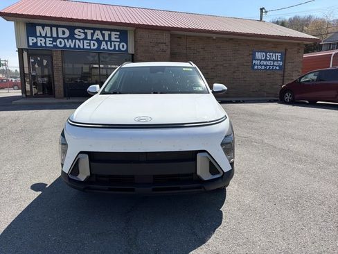 Used 2025 Hyundai Kona SEL image 2