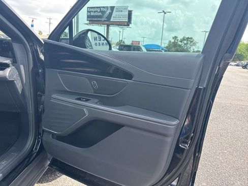 Certified 2024 Lincoln Nautilus Premier w/ Jet Appearance Package AWD/4WD image 25
