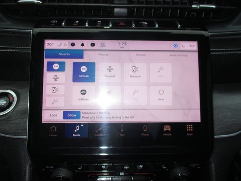 Used 2024 Jeep Grand Cherokee L Limited w/ Luxury Tech Group II image 23