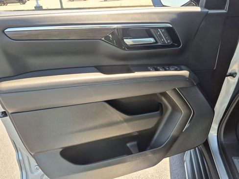 Used 2025 Chevrolet Tahoe LT AWD/4WD image 12