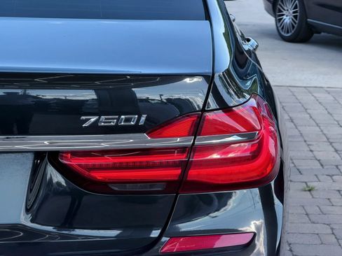 Used 2018 BMW 750i RWD image 39