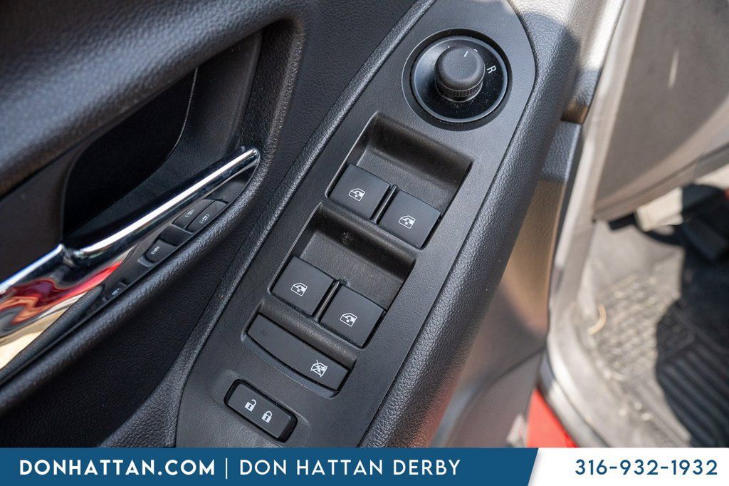 Used 2022 Chevrolet Trax LT w/ Sport Edition FWD image 15