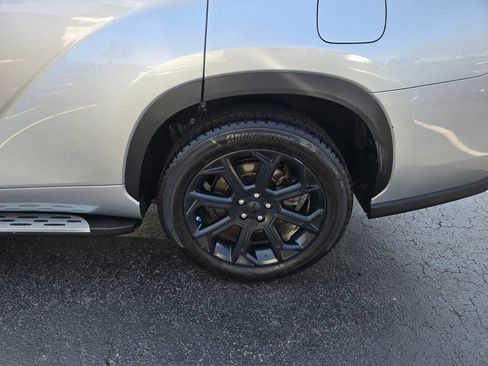 Used 2022 Toyota Highlander LE FWD image 4