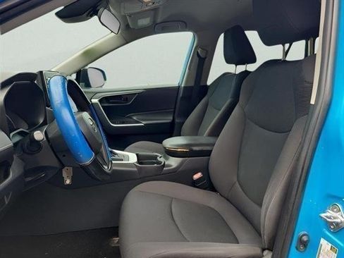 Used 2019 Toyota RAV4 LE FWD image 17