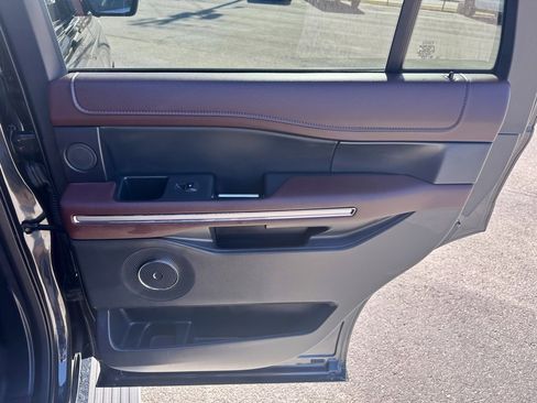 Used 2024 Ford Expedition Limited image 33