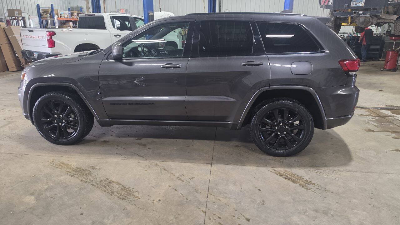 Used 2018 Jeep Grand Cherokee Altitude AWD/4WD image 5