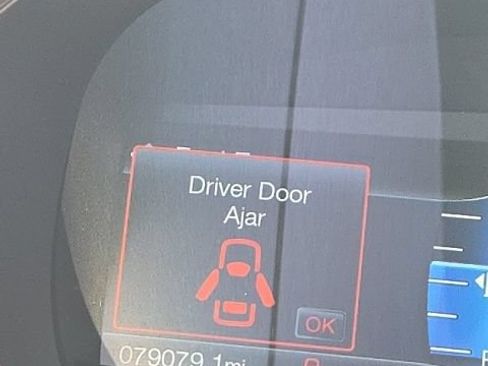 Used 2017 Ford Edge Titanium w/ Technology Package FWD image 16