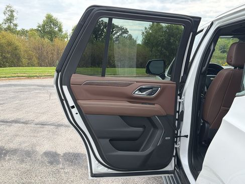 Used 2023 Chevrolet Tahoe High Country w/ Premium Package 2 AWD/4WD image 35