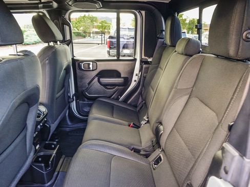 Used 2023 Jeep Gladiator Sport image 21