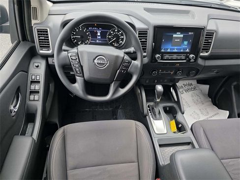 Used 2022 Nissan Frontier SV w/ Technology Package image 10