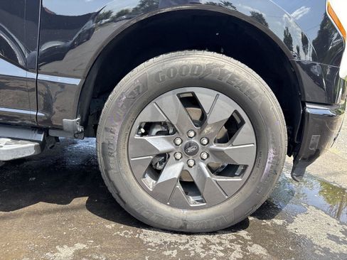 Used 2024 Ford F150 Lightning Lariat AWD/4WD image 18