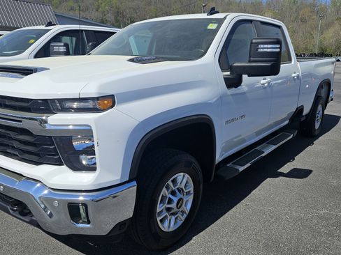 Used 2025 Chevrolet Silverado 2500 LT w/ Safety Package image 3